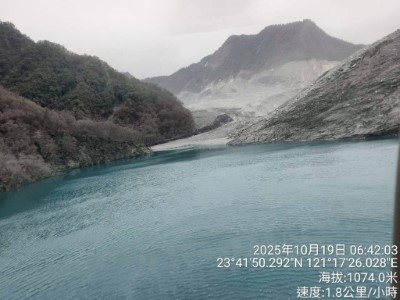 馬太鞍堰塞湖監測增添利器 日本投入式水位計投放啟用 (空勤總隊提供)